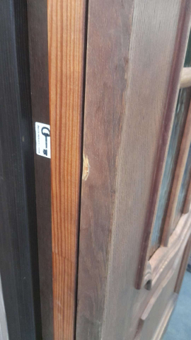 Дверь Образец венге №38: Царапина на нижней части и по бокам