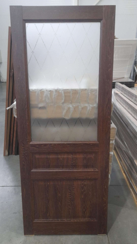Дверь Образец венге №41: Вмятина, маленькая трещина на нижней части стекла