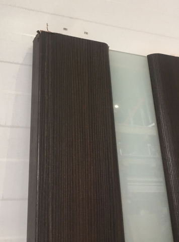 Дверь Schlager 3.32 (ВЕНГЕ) №520: Мелкие потертости, врезка под защелку и петли